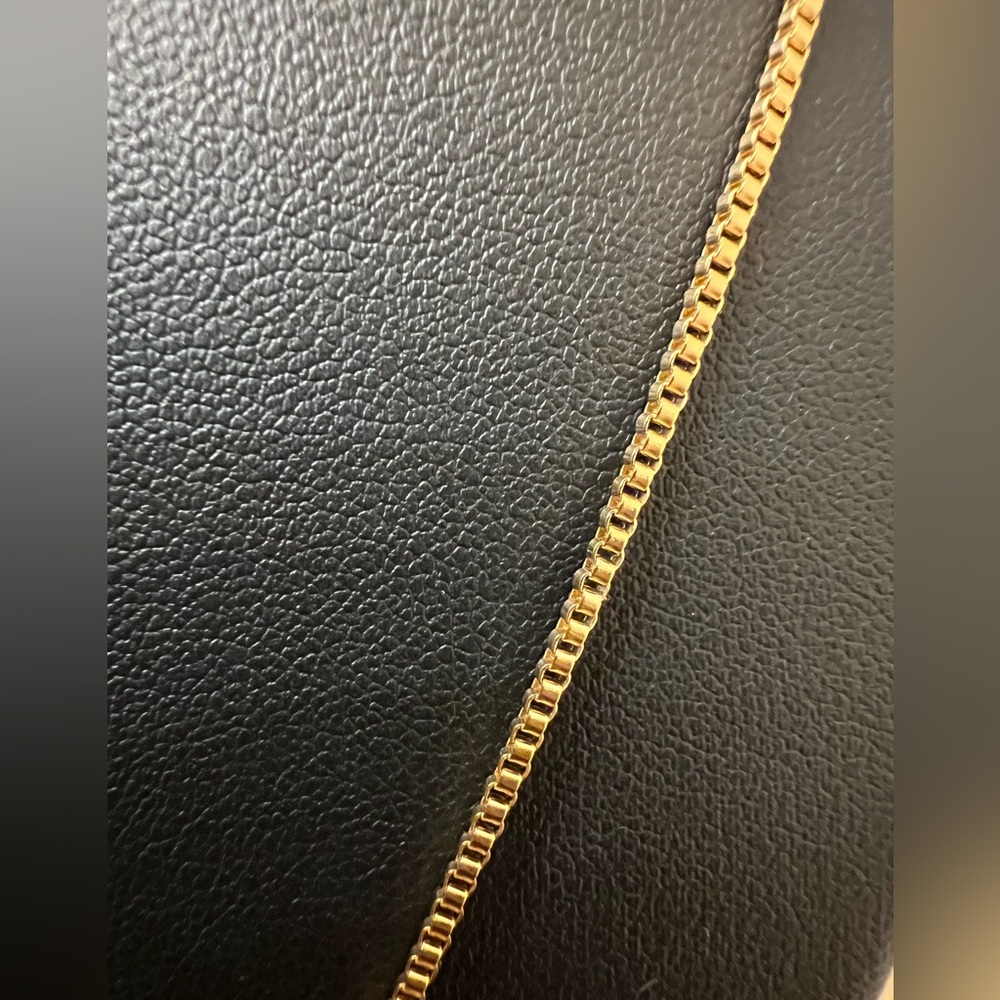 Elegant Gold Cross Necklace - Picture 5 of 5